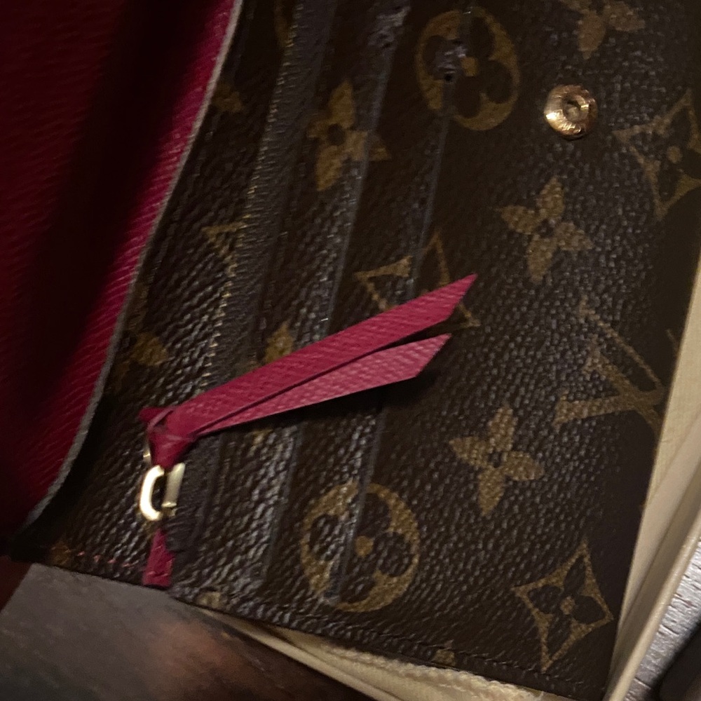 Louis Vuitton Emelie Monogram Wallet 💕 - Picture 5 of 8